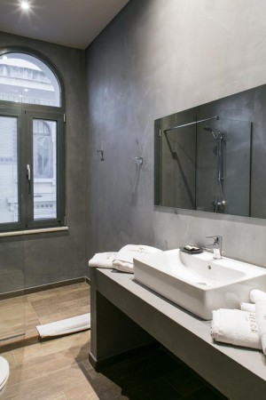 ΧΑΛΑΖΙΑΚΗ ΔΙΑΚΟΣΜΗΤΙΚΗ ΤΣΙΜΕΝΤΟΚΟΝΙΑ ΣΕ ΞΕΝΟΔΟΧΕΙΟ Superior One Boutique 